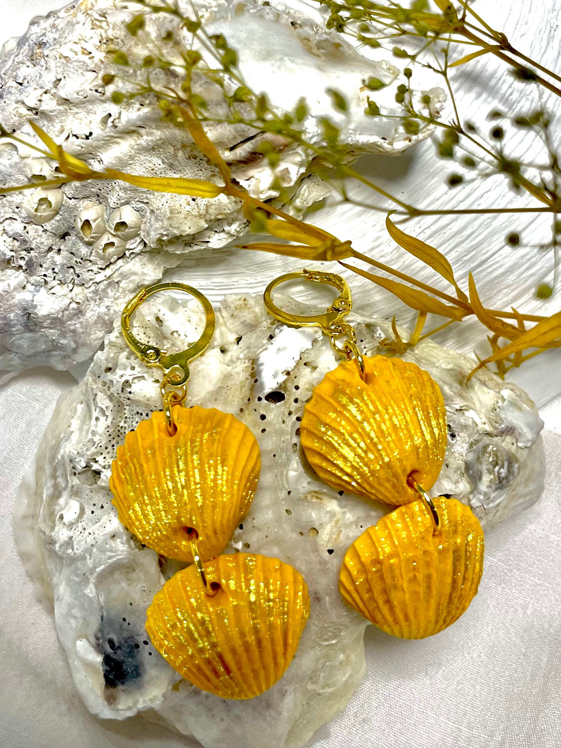 Double yellow and gold scallop shells coral